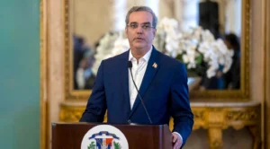 Abinader promulga la reforma fiscal: estas son las principales medidas de la Ley 30-26