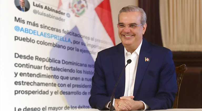 Abinader se suma a los líderes que felicitan al nuevo presidente de Colombia