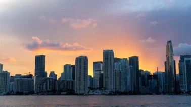 El 51% de los jóvenes de Miami quiere irse: la crisis de vivienda que expulsa a la Generación Z