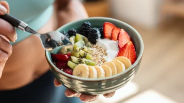 El alimento que debes comer dos veces por semana para prevenir el cáncer de colon, según Harvard