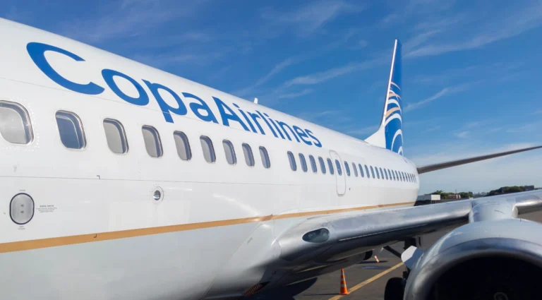 El terremoto de Venezuela cierra el espacio aéreo y deja varados a viajeros: lo que ofrecen Copa y Avianca