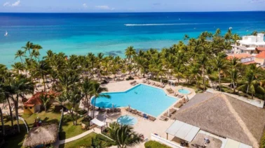 Incendio en hotel Viva Dominicus Beach obliga a evacuar turistas en Bayahíbe