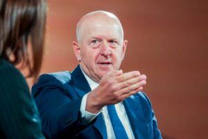 Quién liderará las IPO de OpenAI y Anthropic