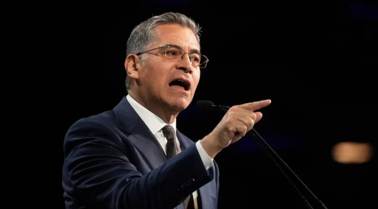 Hijo de inmigrantes mexicanos, El fiscal que demandó 122 veces a Donald Trump busca la gubernatura de California