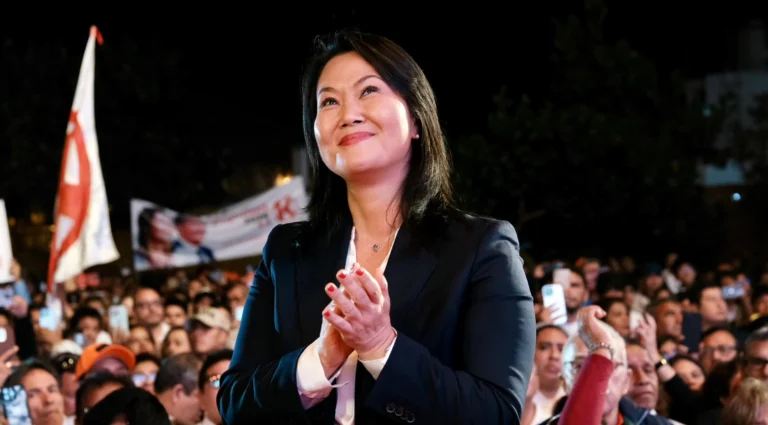 Keiko Fujimori vuelve a liderar las elecciones en Perú, pero menos de 1,000 votos la separan de Sánchez