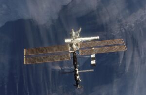 NASA prepara a la tripulación de la EEI para una posible evacuación ante una fuga de aire