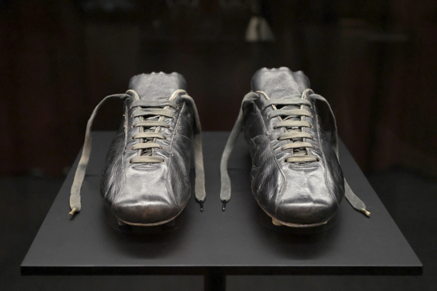 Museo Jumex estrena colección de objetos de Pelé y Messi a dos días del Mundial