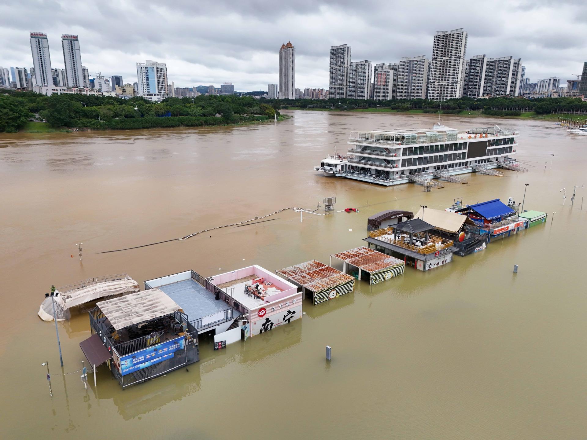 Tornados, un tifón y un deslizamiento dejan al menos 20 muertos y miles de afectados en China
