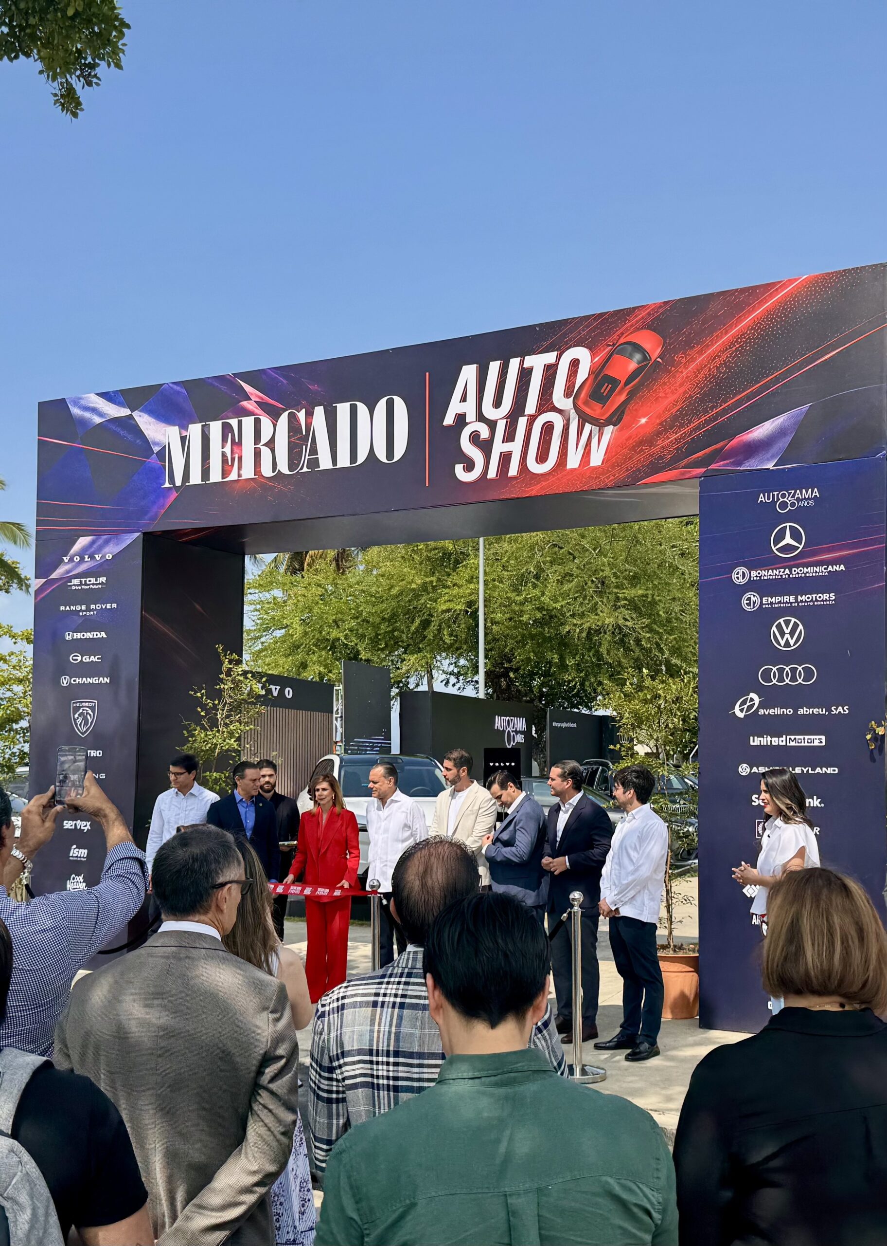Corte de cinta del Mercado AutoShow