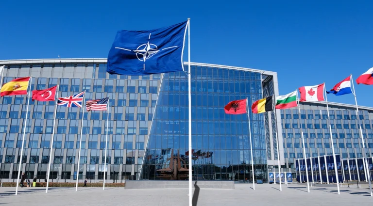 La OTAN exhibe contratos millonarios ante Trump en la cumbre de Ankara