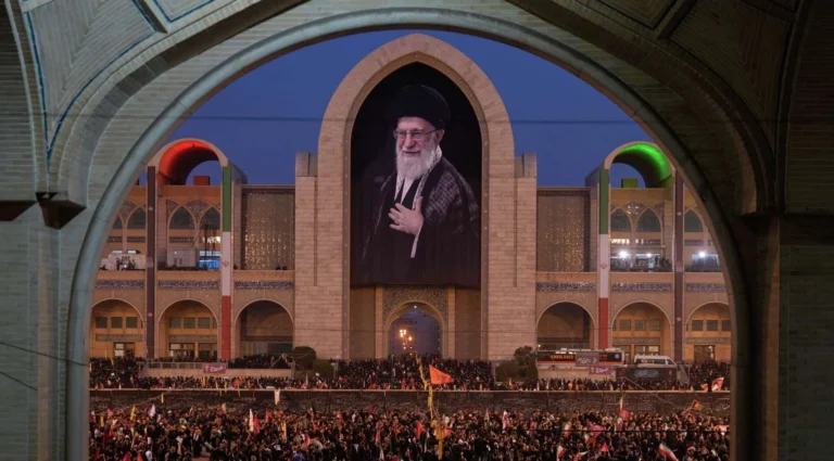 Funeral del Líder Supremo de Irán: Clamor de venganza enciende alarmas globales