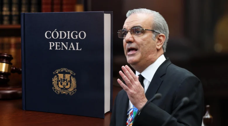 Abinader oficializa el Código Penal y designa comisión para evaluar futuras reformas