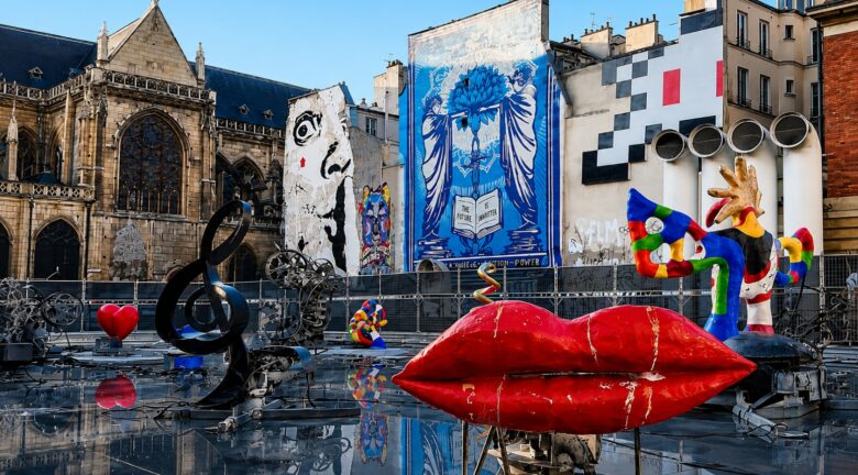 Quién es Invader, el artista urbano anónimo que ha llenado de mosaicos más de 80 ciudades