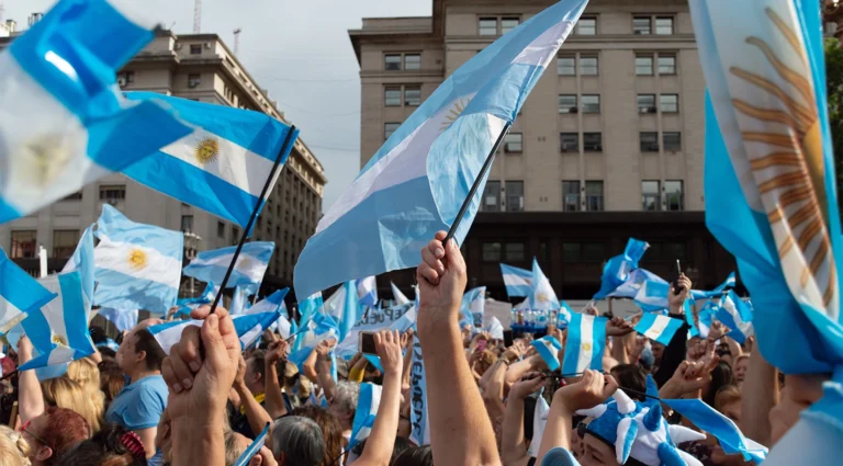 Locura total en Argentina: Así se vivió la histórica celebración callejera por el boleto a la gran final