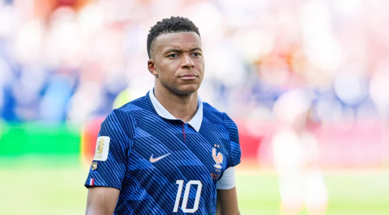 Mbappé responde a insultos racistas de senadora paraguaya en el Mundial 