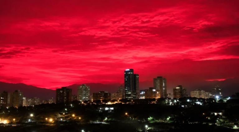 ¿Qué pasó en el cielo de Venezuela? Un atardecer rojo genera asombro tras los sismos