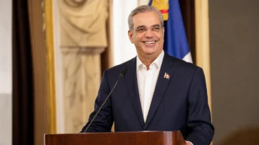 Dos años de gestión: Abinader alcanza la mitad de su mandato entre estabilidad económica y reclamos sociales