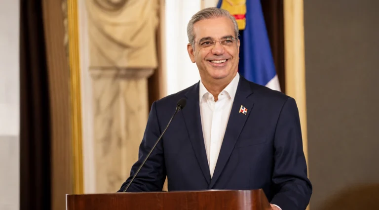 Dos años de gestión: Abinader alcanza la mitad de su mandato entre estabilidad económica y reclamos sociales