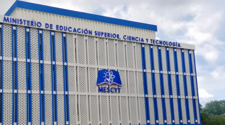 El Minerd delimita ‘Excelencia Sin Barreras’: solo estudiantes de escuelas públicas podrán postular a las becas