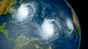 El NHC pone bajo alerta a la cuenca del Caribe tras detectar tres perturbaciones con potencial ciclóico en el Atlántico