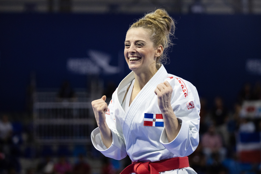 Dimitrova se alza con su sexto oro consecutivo en karate ante sus compatriotas