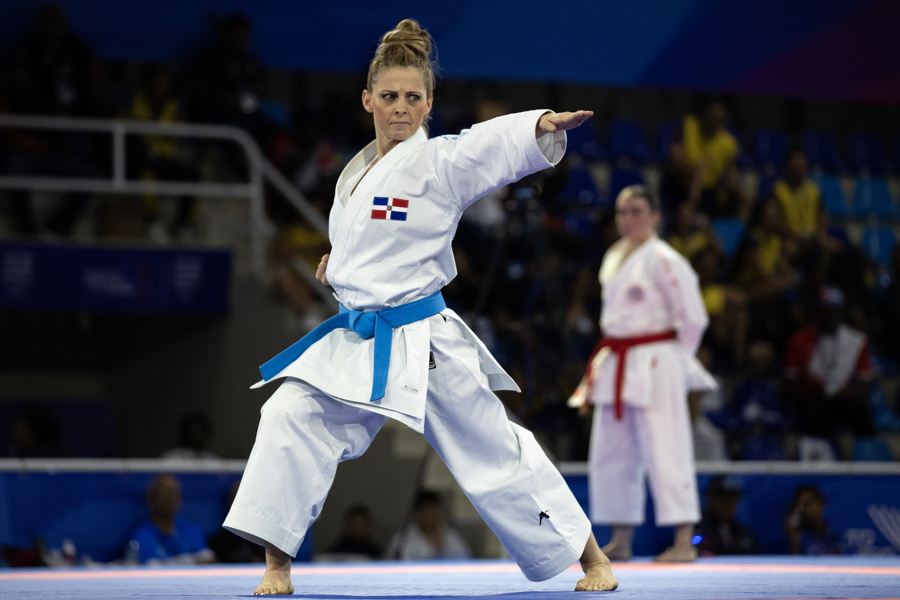 Dimitrova se alza con su sexto oro consecutivo en karate ante sus compatriotas