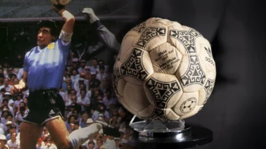 Subasta histórica: Sale a la venta el famoso balón de la «Mano de Dios» de Diego Maradona