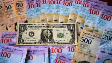 ¿Puede Venezuela dejar atrás el bolívar y convertir el dólar en su moneda oficial?