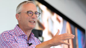 Ian Borden, vicepresidente ejecutivo y CFO global de McDonald’s, durante una presentación corporativa sobre el desempeño y la estrategia de crecimiento de la compañía.