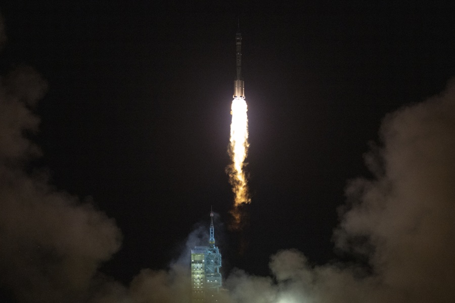 China logra su primera recuperación en tierra de la primera etapa de un cohete