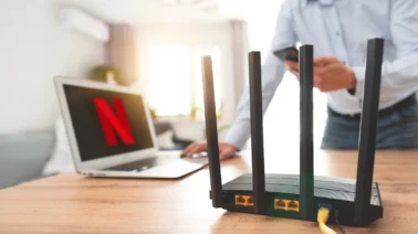 ¿Cuál es la velocidad de internet recomendada por Netflix para ver series y películas en resolución 4K?