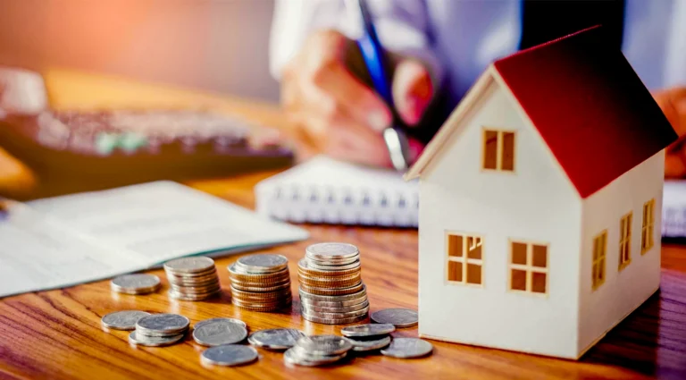 ¿Cuánto dinero al año se necesita ganar para comprar una casa en Estados Unidos en 2026?