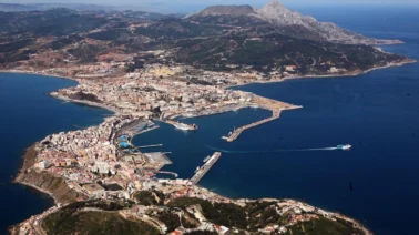 ¿Por qué la llegada de menores migrantes no acompañados desbordó la capacidad de Ceuta?