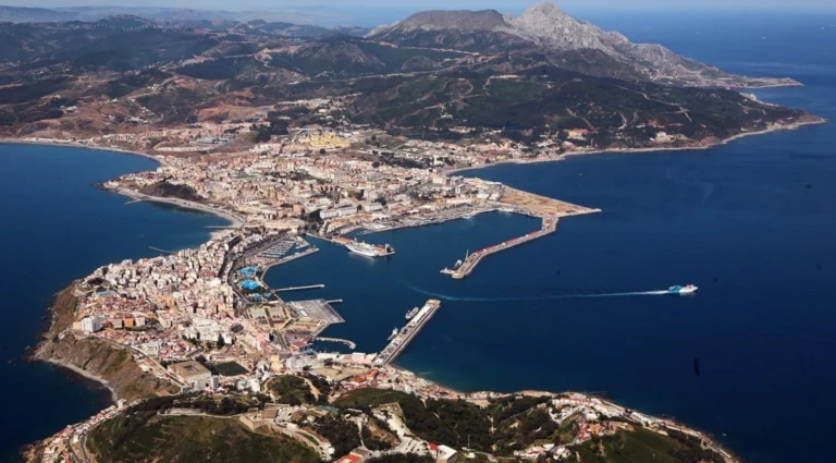¿Por qué la llegada de menores migrantes no acompañados desbordó la capacidad de Ceuta?