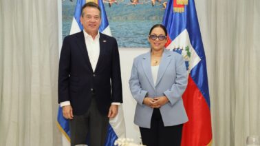 ¿Desde cuándo y por qué razones permanecen fuera de servicio los consulados dominicanos en Haití?
