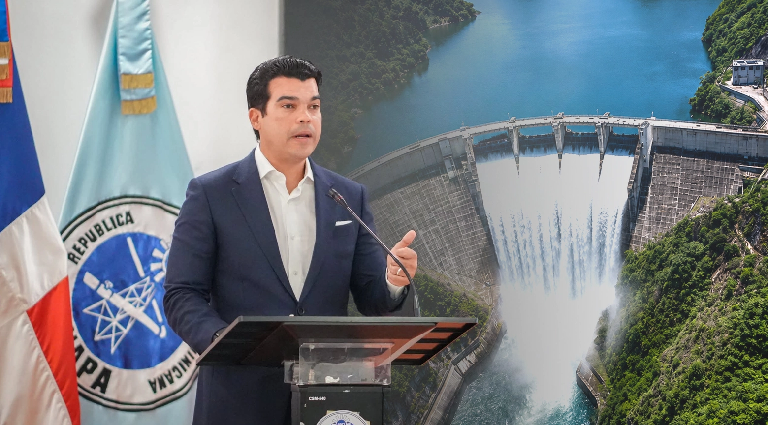 Composición gráfica de Wellington Arnaud, director del INAPA, hablando en un podio institucional, combinada con la vista de una presa de agua.
