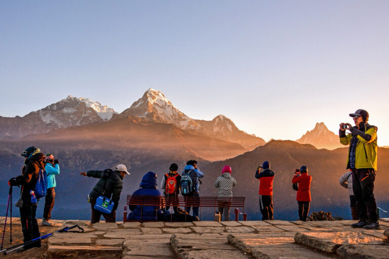 Turismo de Nepal pierde US$343,8 millones tras las inundaciones que devastaron hoteles y rutas
