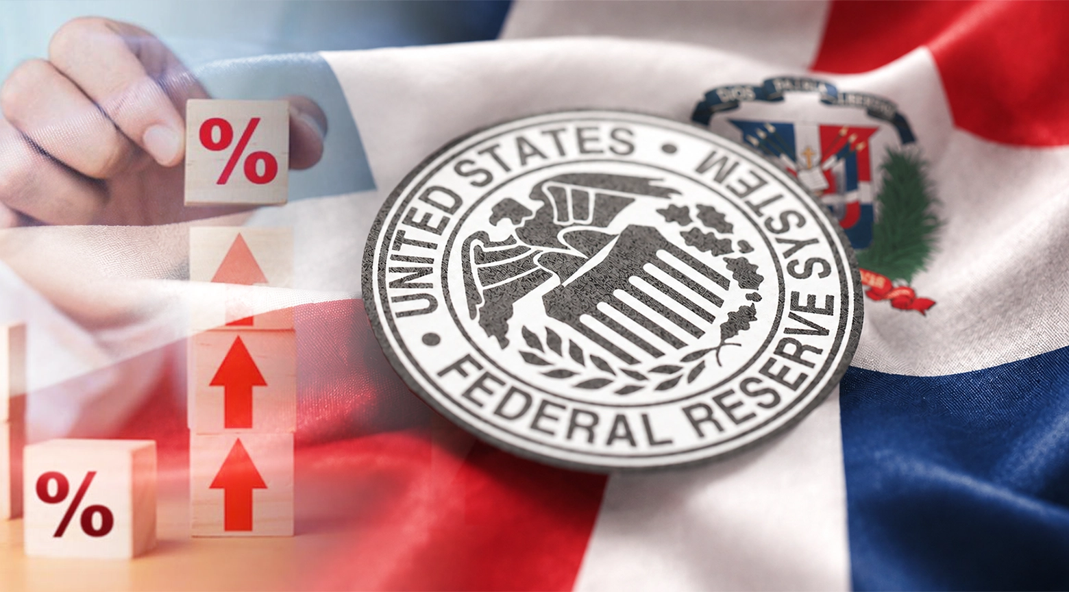 Imagen conceptual de la Reserva Federal de Estados Unidos sobre una bandera de República Dominicana, con gráficos de tasas de interés al alza.