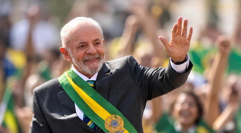 Elecciones en Brasil: Lula da Silva lidera la encuesta, pero Bolsonaro acorta la distancia a 4 puntos