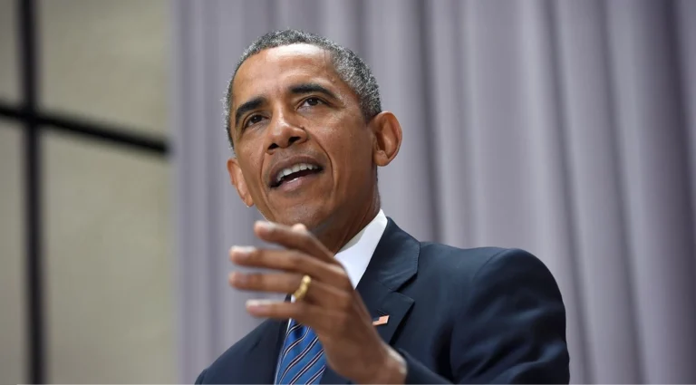 Obama advierte sobre los riesgos de la IA y pide a los demócratas un plan de regulación para sus campañas