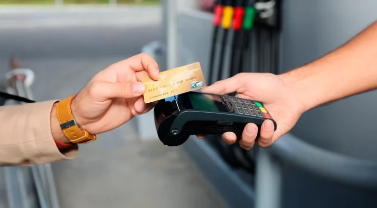 Pagos de combustible en RD: Gobierno negocia con Anadegas para evitar trabas con tarjetas