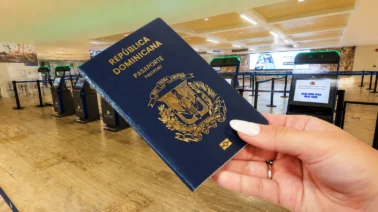 ¿Cómo funcionan las puertas automáticas para pasaporte biométrico en el Aeropuerto de Punta Cana?