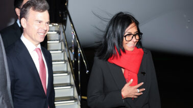 Delcy Rodríguez llega a Nueva York para reunirse con Trump mientras Maduro permanece preso en EE.UU.