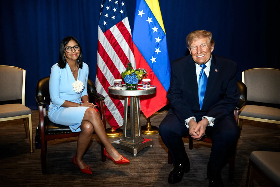 Trump y Delcy Rodríguez sellan su alianza con un encuentro inédito en Nueva York