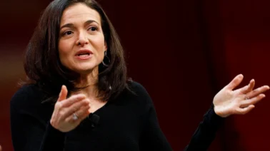 Sheryl Sandberg señala al entorno corporativo por la caída de la ambición femenina