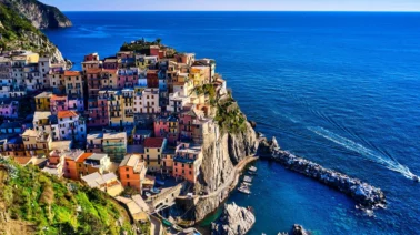 ¿Cuáles son algunos de los edificios más coloridos del mundo y dónde se encuentran?
