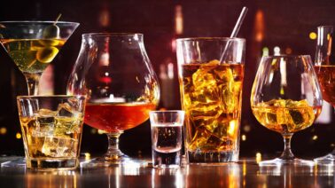 ¿Por qué tomar una sola bebida alcohólica al día aumenta el riesgo de cáncer?