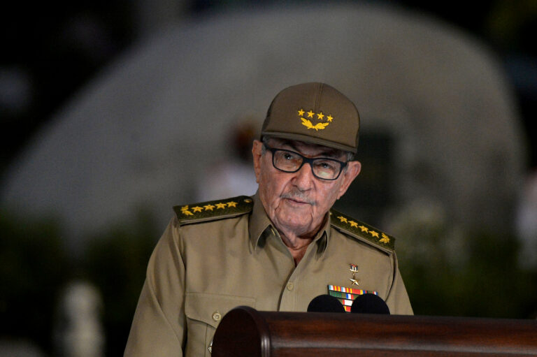¿Qué se sabe sobre el estado de salud de Raúl Castro y el futuro político de Cuba?