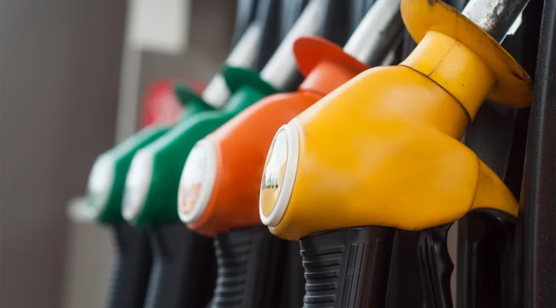 Abinader subsidia combustibles: el Estado absorbe hasta RD$200 por galón de gasoil