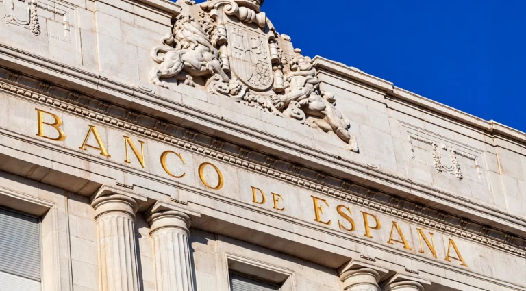 El Banco de España advierte a RD: el diésel subió 50% y la deuda presiona el crecimiento de 2026
